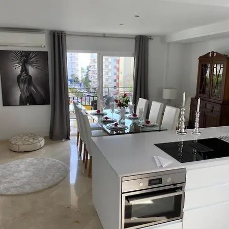 Apartment Downtown Next To The Sea Marbella